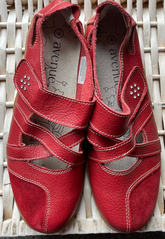 Avenue Red Shoes Size 4