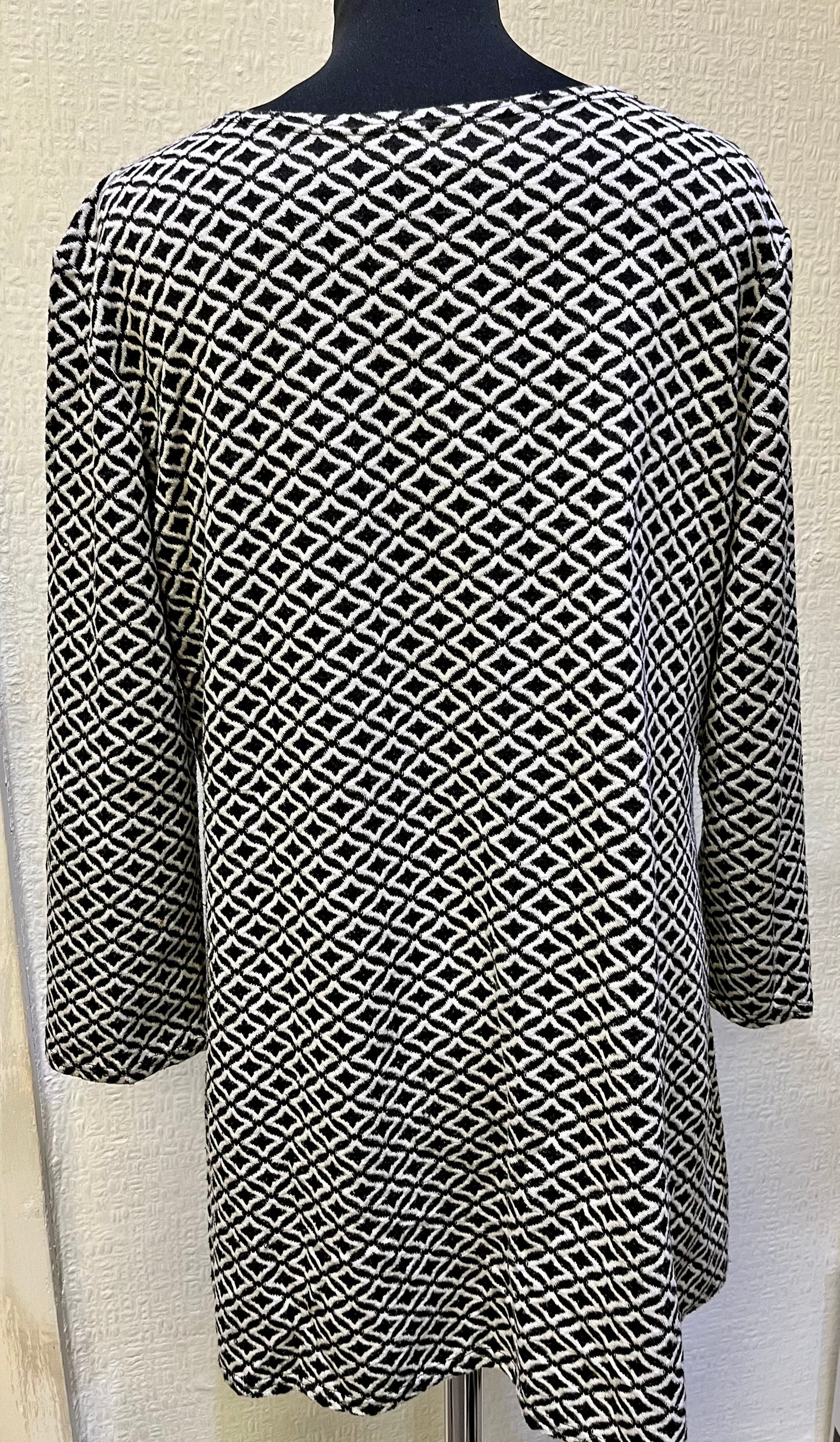 Kate Lilly Black and White Jumper Size 18