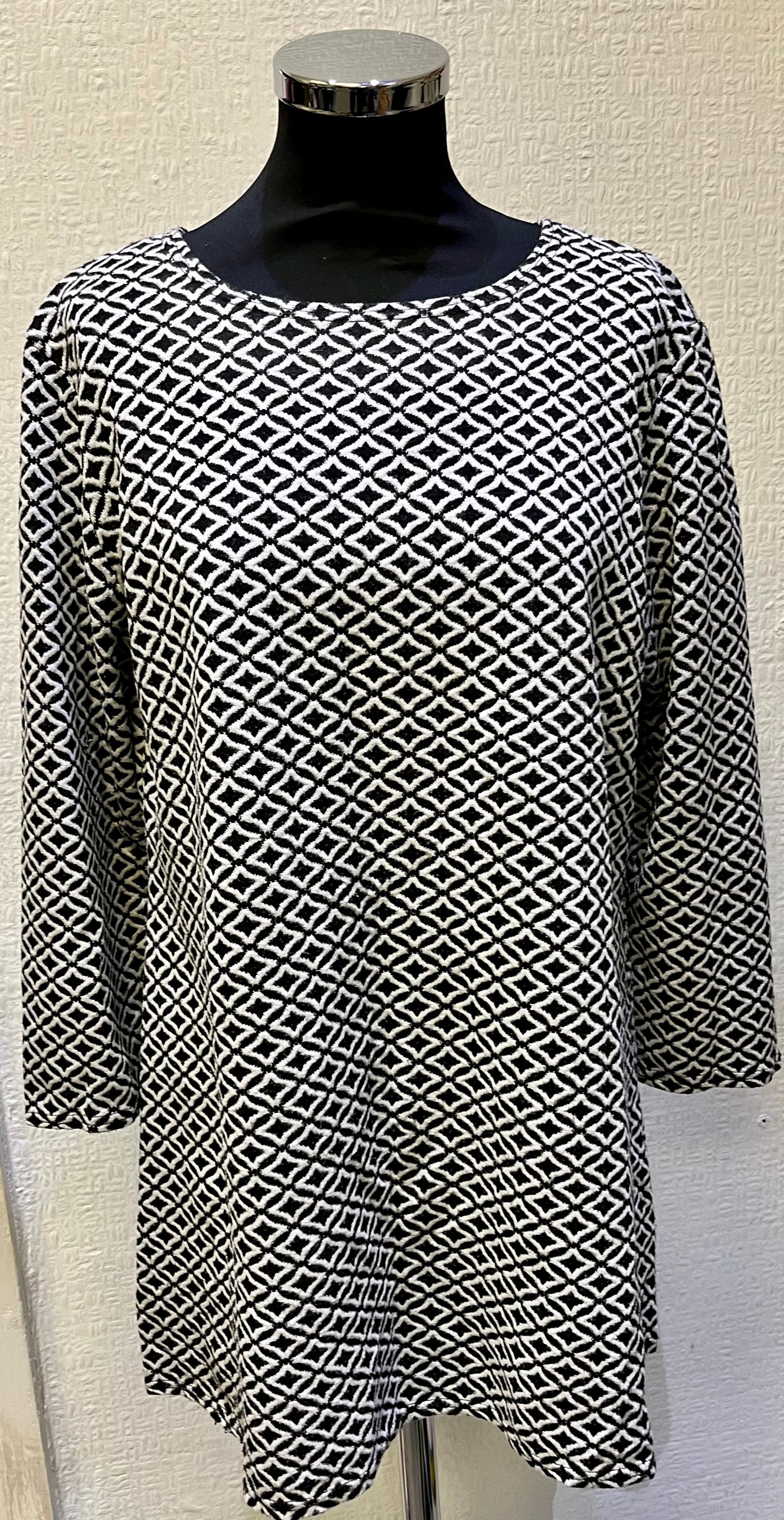 Kate Lilly Black and White Jumper Size 18